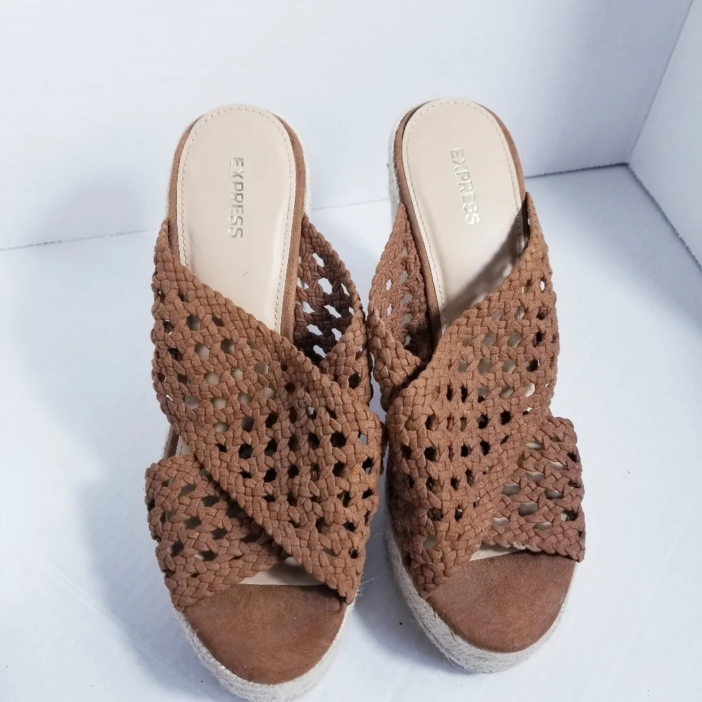 EXPRESS BROWN WEDGES SIZE WOMENS 10